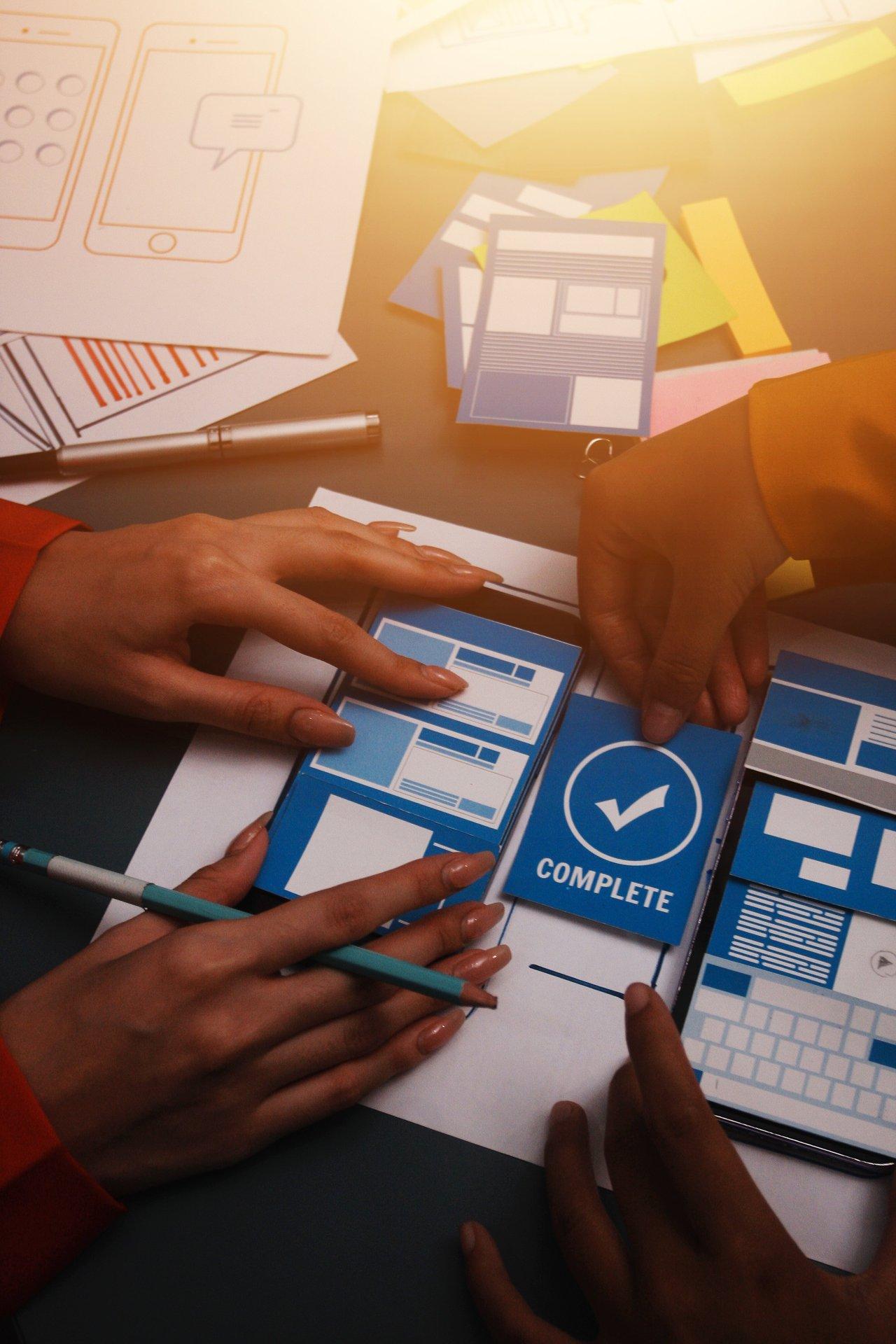 Comparaison de l'interface d'une web app, d'une PWA installée et d'une application native.
